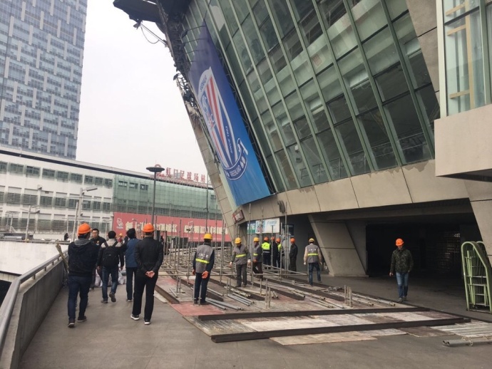 该片在香港上映的前几日，不少场次一开放售票就立刻被预定，几乎场场爆满